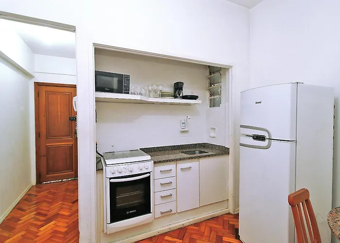 Studio P/ 3 Pessoas Simples, Uma Quadra Da Praia, 3Min Metro Arcoverde, Atras Do Copacabana Palace