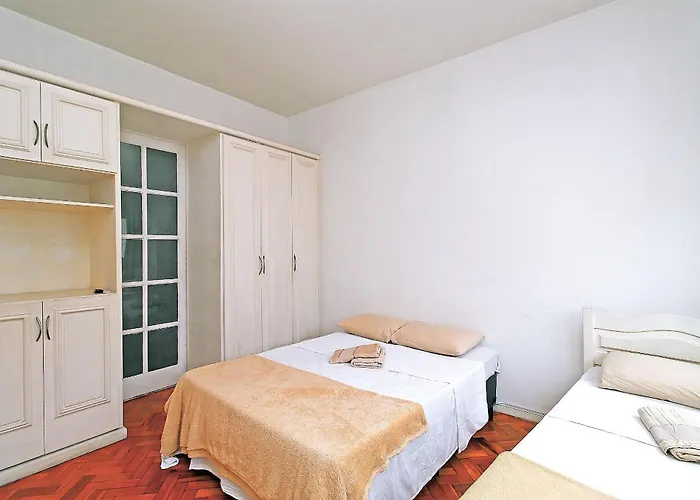 Studio P/ 3 Pessoas Simples, Uma Quadra Da Praia, 3Min Metro Arcoverde, Atras Do Copacabana Palace